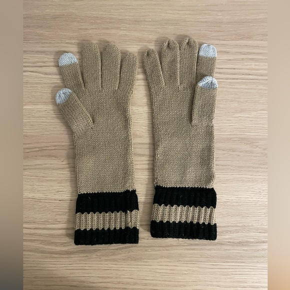Michael Kors - Tan Tech Gloves - Picture 4 of 5